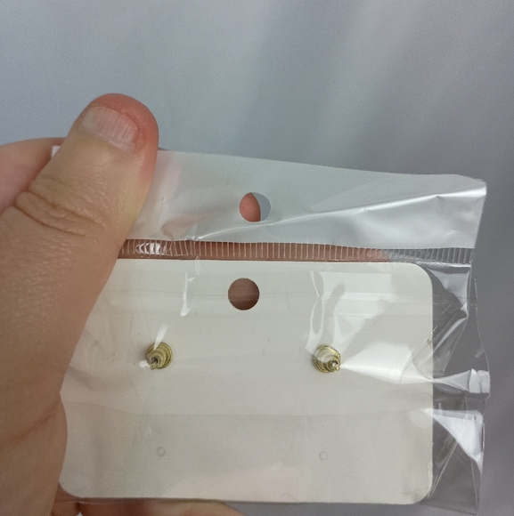 2/30$ Or 3/$35 Boho Yellow and Gold Floral Stud Earrings (#0292) - Picture 3 of 3